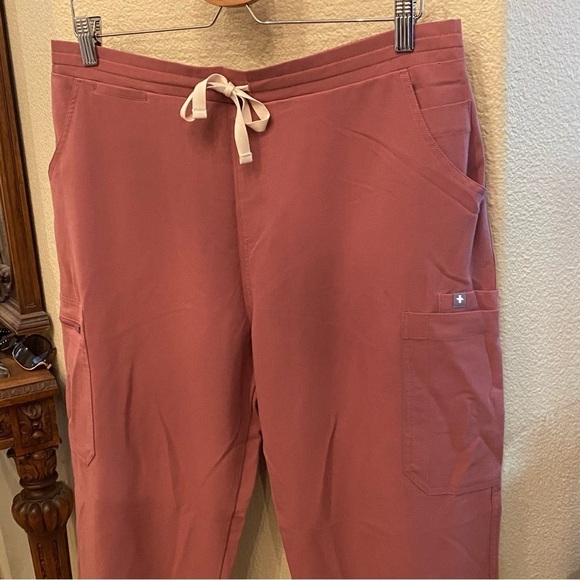 FIGS Women Light Mauve Technical Collection Scrub Pants Size Large-Been Hemmed - Picture 2 of 8